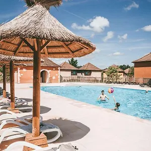 3* Holiday park Terres De France - Domaine De Claire Rive